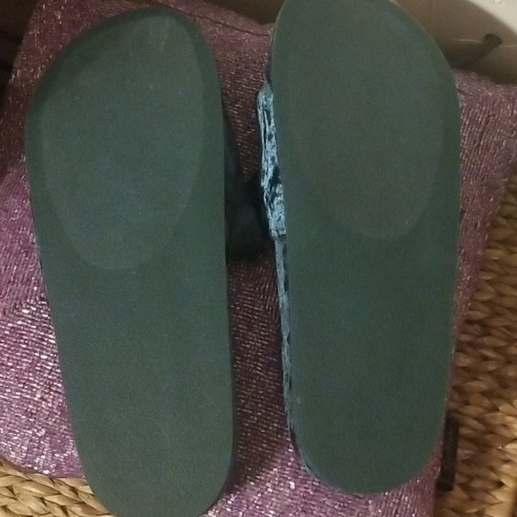 Steve Madden Slush Slides - Picture 2 of 2